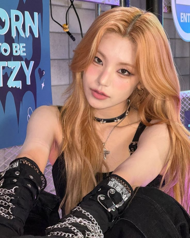 npomvtt's tweet photo. ☺️☺️ CONSCIENTE! JYP sobre a Yeji do ITZY em fancall.

Fã: Pai, você tá tão bonito que a Yeji me disse (em outra fancall) que ficou preocupada que eu possa fugir e desistir dela pra ficar com você. Você tem algo a dizer pra ela?
JYP: Yeji, ninguém nesse mundo trocaria você por mim. Não precisa se preocupar!
