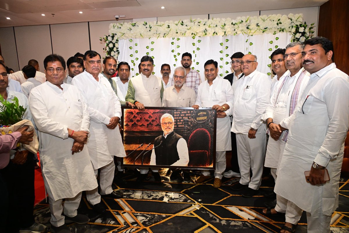 TikaRamJullyINC's tweet photo. कांग्रेस के वरिष्ठ नेता, राजस्थान विधानसभा के पूर्व अध्यक्ष आदरणीय डॉ. सी.पी. जोशी जी के जन्मदिवस पर आयोजित कार्यक्रम में शामिल होकर उन्हें जन्मदिवस की शुभकामनाएँ एवं बधाई प्रेषित की l
@drcpjoshi https://t.co/kQSPmYRsGf