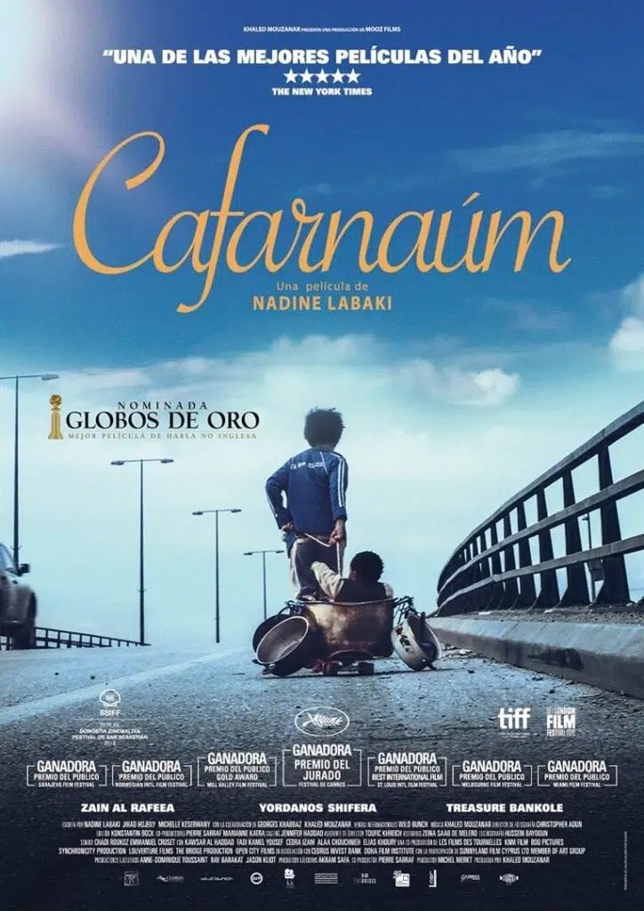 cinefiliacult's tweet photo. 1/8 - Cafarnaúm (2019): Zain quiere demandar a sus padres, ¿por qué?: pues por darle la vida.

La película de Nadine Labaki es la denuncia de un sistema, de una forma de vida injusta a través de la mirada arrebatadora de un niño.

Es una obra brillante y demoledor👌 https://t.co/jvbNkUT4i1