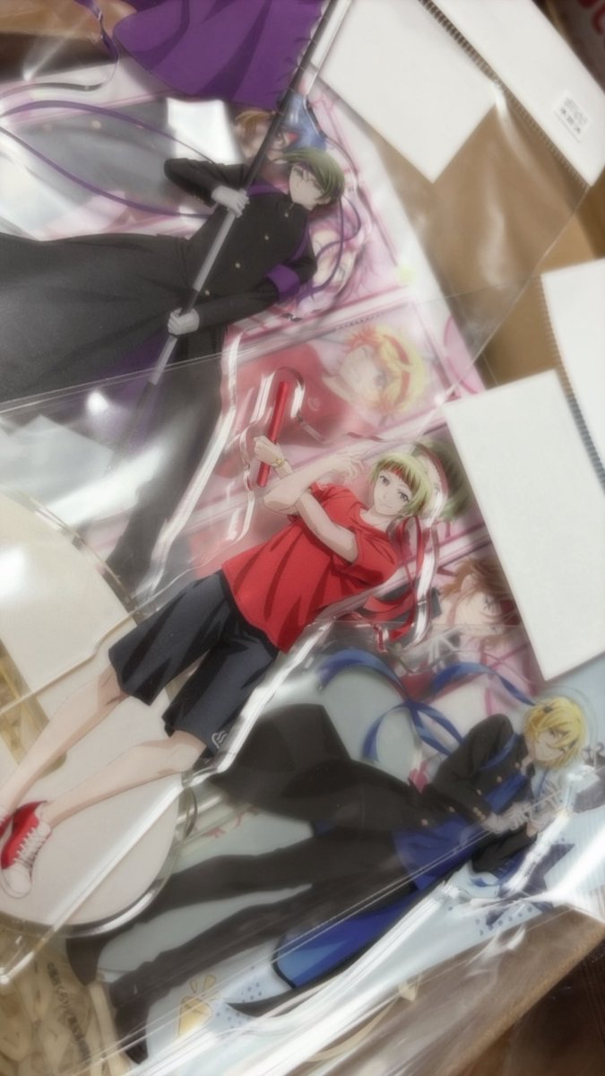 I_moSa117's tweet photo. 遅めの誕生日プレゼントを頂いた〜！防衛部歴代の推し達揃ってまじ最高❣️💛💚💚学ラン先輩に囲まれて硫黄の後輩感マシマシなのに、この中だと貯金額一番なのホンマにおもしれぇー作品だﾈ💕︎ https://t.co/KcoSiGc7LB