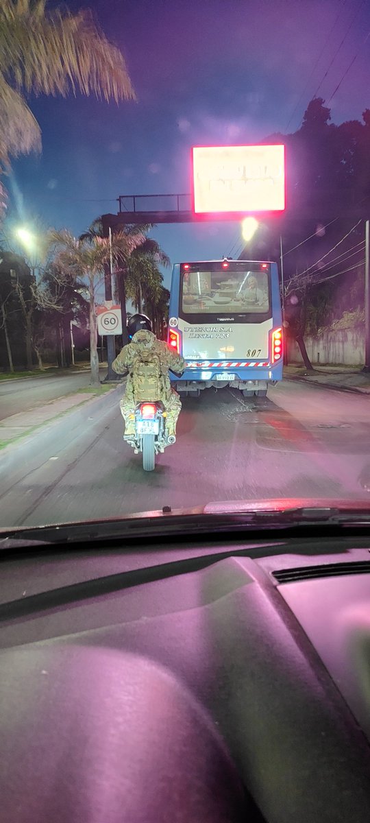 yo_ruso's tweet photo. En el primer mundo tienen autos autónomos qué se manejan solos. Acá empezamos por las motos https://t.co/I5NBuC47jk
