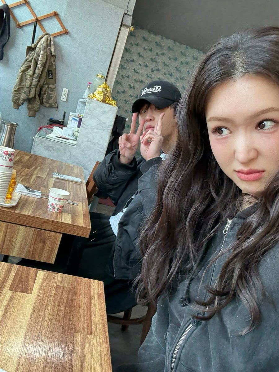 johyejooo's tweet photo. Cheon hari and park seung jae 
after ruining Cheon yeori mood 🤭😄.
#johyejoo #kimdowan #spookyinlove #조혜주 
#오싹한연애 #김도완 https://t.co/mrzEHin0kr