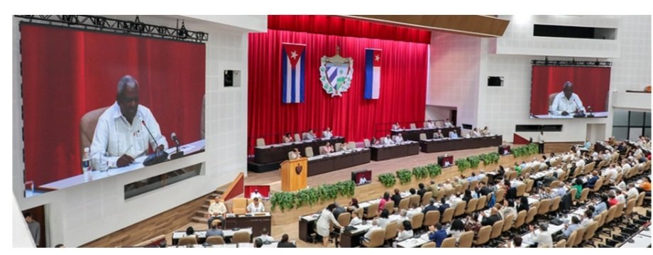 RefineraCienfu1's tweet photo. Inicia el VII Período Ordinario de sesiones de la Asamblea Nacional del #PoderPopular, X Legislatura. Los diputados evaluarán temas legislativos y la implementación de las 176 transformaciones económicas y sociales para el desarrollo de #CubaSoberana. https://t.co/BSTXH5vJBY