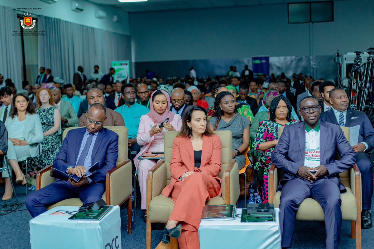 MAEBurundi's tweet photo. Prenant la parole à la cérémonie d'ouverture de la Semaine de la Diaspora panafricaine – Édition 2026, la Coordonnatrice Résidente du Système des Nations Unies au Burundi, Mme Violet Kakyomya, a salué le leadership du #Burundi dans la mobilisation de la diaspora africaine. Elle a souligné que les diasporas constituent un levier stratégique pour accélérer la mise en œuvre de la #VisionBurundi 2040-2060, de l'Agenda 2063 et des Objectifs de développement durable, tout en réaffirmant l'engagement des Nations Unies à accompagner cette dynamique. #Diaspora2026 #Burundi #ONU @Edbiziman @BurundiGov @NtareHouse @KwaNtare @nancymutoni @nshingamateka @Burundi_senat @UN_Burundi @IOMBurundi @UNmigration @DIASPORANDUNDI @FranceDiaspora @BURUNDIDIASPOR1 @AuBurundaise @RTNBurundi