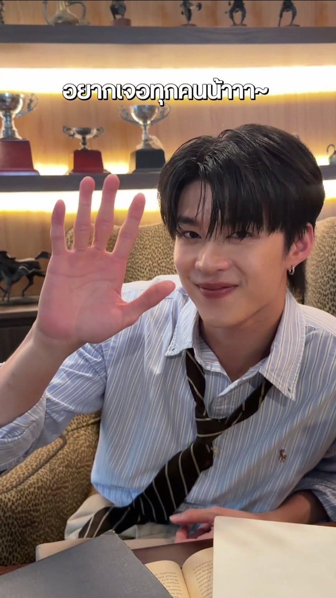 SSHtay7uay's tweet photo. အသဲယားအောင်လုပ်နေတယ်နော်
#CountDownToMEEN2ndFANSIGN
#Meennicha8 https://t.co/sJIOEznMOw