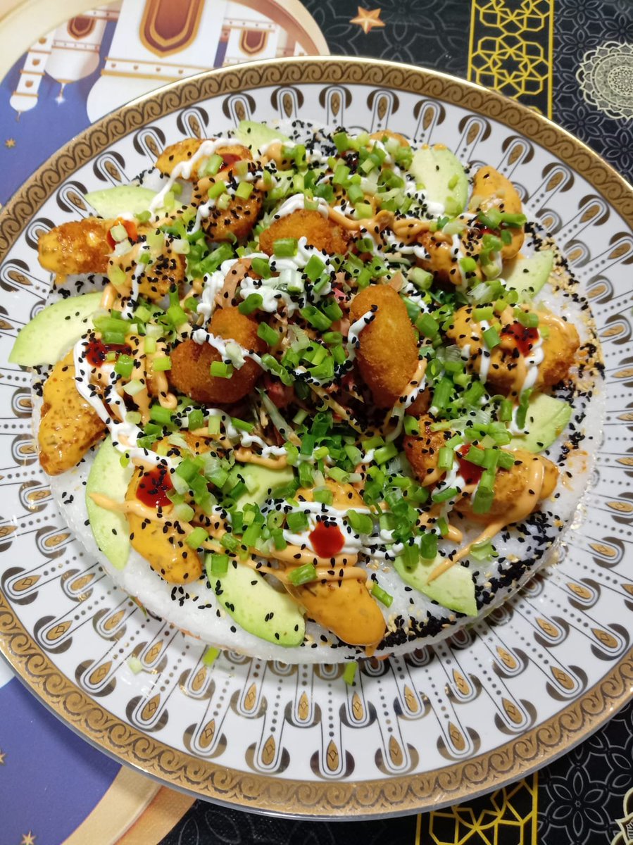 caytenjoki's tweet photo. Homemade sushi/ sushi cake😋
Hello sushi lovers 🖐️
#sushi https://t.co/yNtXJtnsFi