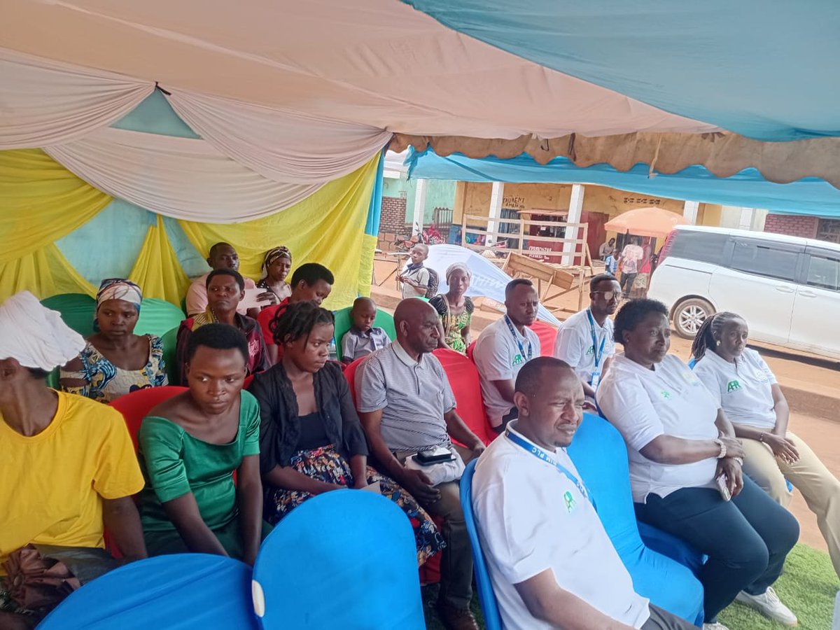RimAgency69150's tweet photo. Today, @rim_plc , together with RIM Branch Kibungo, officially launched our new agricultural loan product, #Kwihaza! 🌱🚜 is designed to empower farmers and agribusinesses involved in maize, tomatoes, onions, avocados, fish farming, and many other agricultural value chains. https://t.co/pkCvCRpUoz