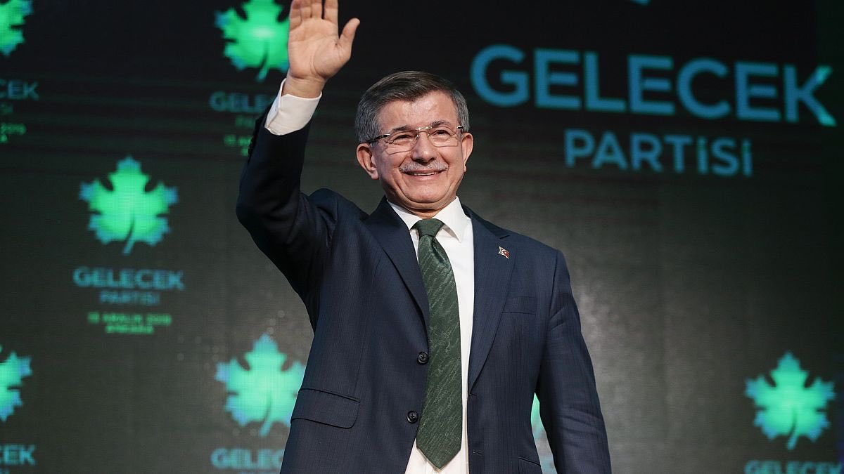 habertik_'s tweet photo. Ahmet Davutoğlu’nun Siyaseti bırakma kararı aldığı iddia ediliyor. https://t.co/dCnC9NYe26