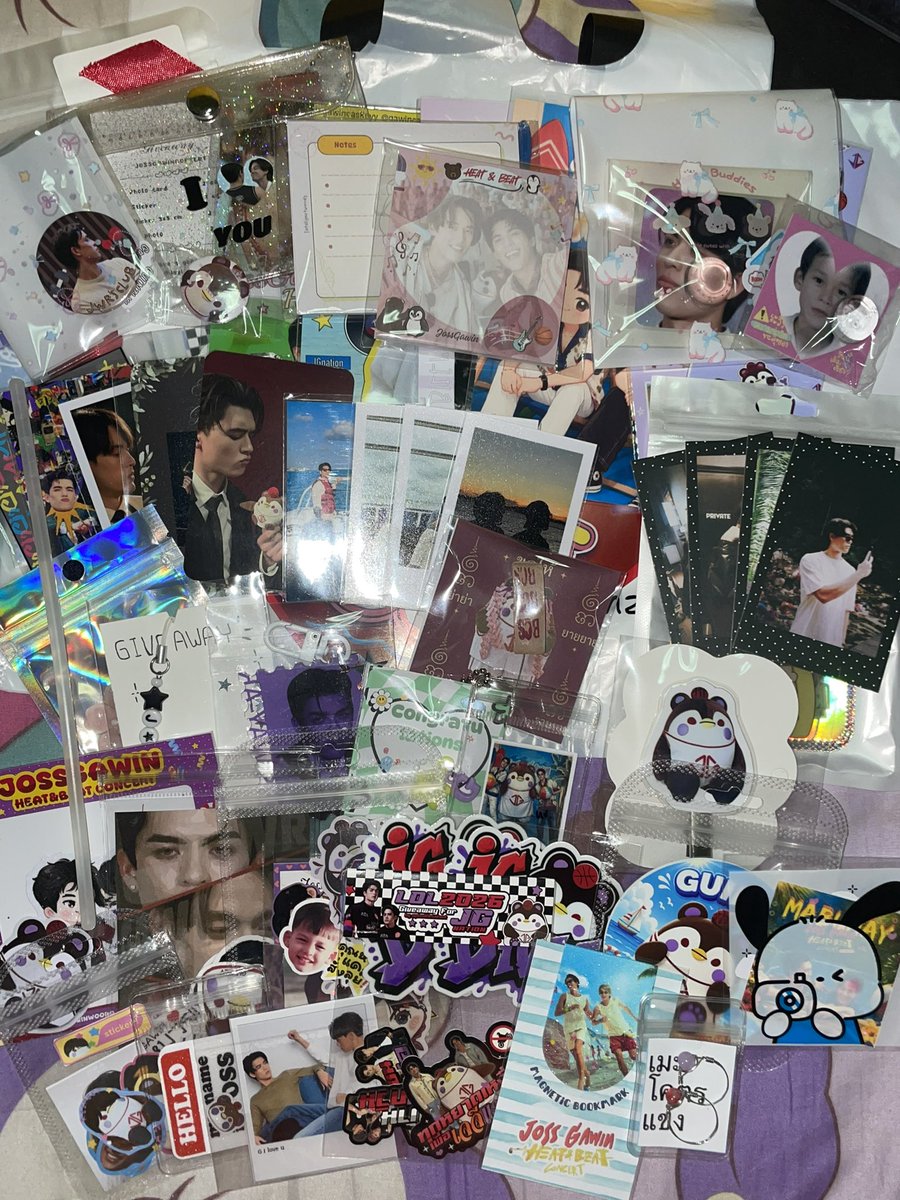 pkk_jgn's tweet photo. ผมอยากจะขอบคุณทุกคนที่มารับ มาแลก มาแจกกอว. กับผมนะคับ กอว.ของทุกคนน่ารักมากๆ เลยย😻 ขอบคุณ JGN ที่รับเลี้ยงผมด้วยนะคับ แล้วก็ขอบคุณ JG fam ที่เข้ามาเป็นพรหมลิขิตให้ผมได้เจอพวกคุณด้วยน๊าา🥺🫶🏻
 #JossGawinConcert https://t.co/bkRs4dkpff