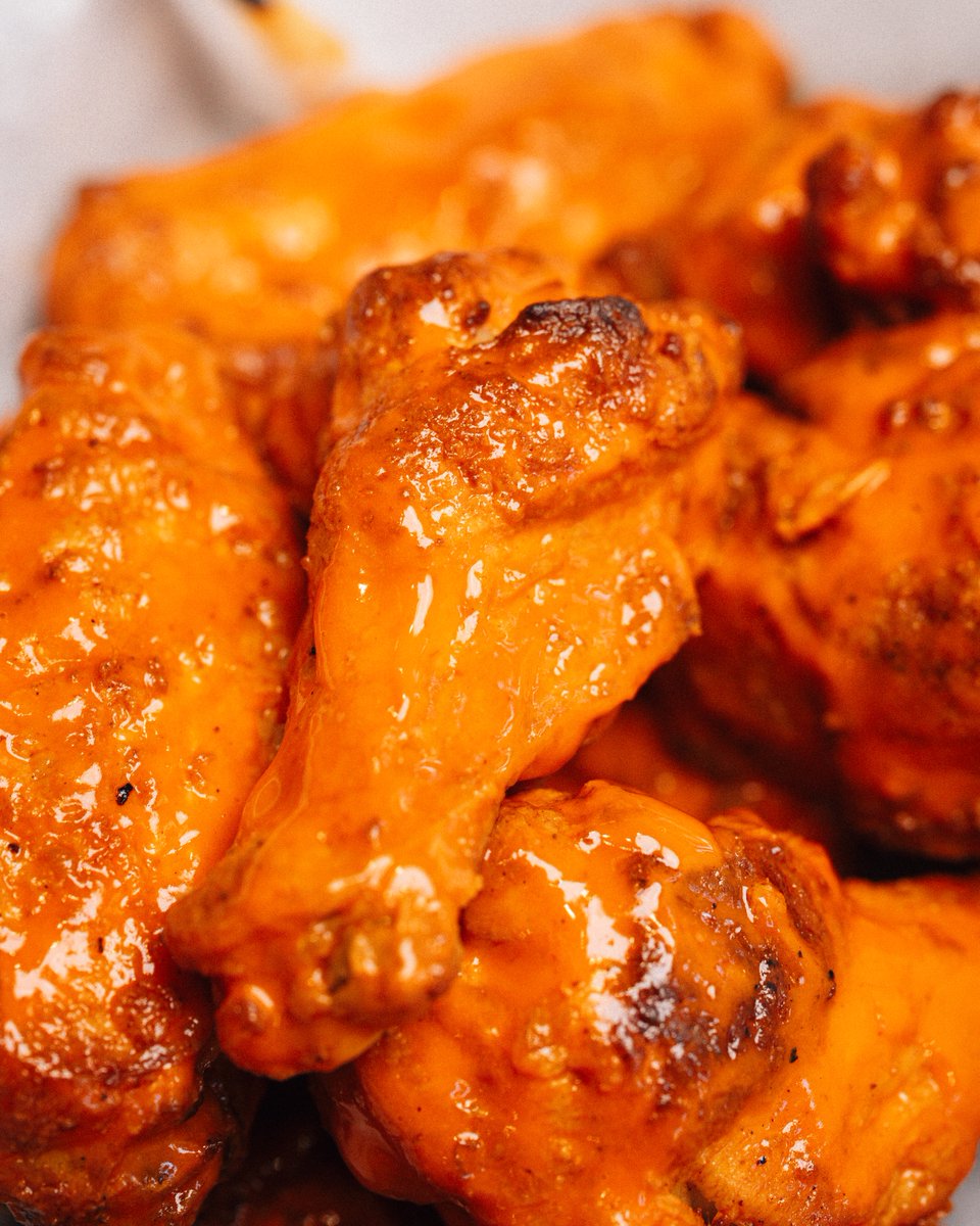 RoundTablePizza's tweet photo. Today's Quest: Wings 🍗 https://t.co/y25GntzWnH