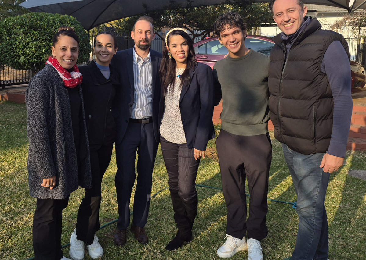EmbassyCubaZA's tweet photo. Recibimos a los jóvenes bailarines cubanos Greisell y Joan Manuel, junto a la profe Idania, quienes representarán a Cuba en la 13 Competencia Internacional de Ballet de Sudáfrica ¡Les deseamos el mayor de los éxitos! Agradecemos al profesor Dirk Badenhorst por su invaluable apoyo https://t.co/fd4Yx0uF0g