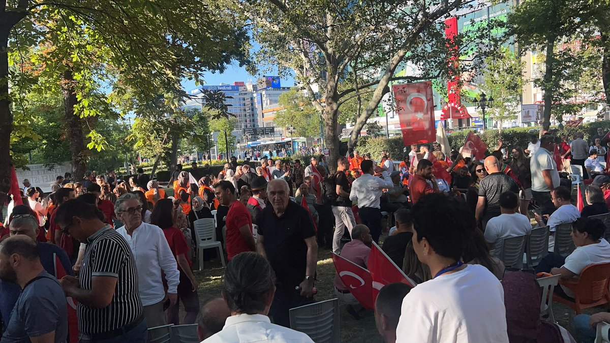 sehitgaziemsal's tweet photo. 13. Temmuz tarihinden itibaren Güvenpark’ta emsal statü hak mücadelesi için; Eşitlik ve Gazilik haklarını arayan gazilerimize destek olmak, haklı mücadelelerinde yanlarında yer alan vatandaşlarımıza yürekten teşekkür ediyoruz.
#GazileriminYanındayım https://t.co/NwI7l1ALt0