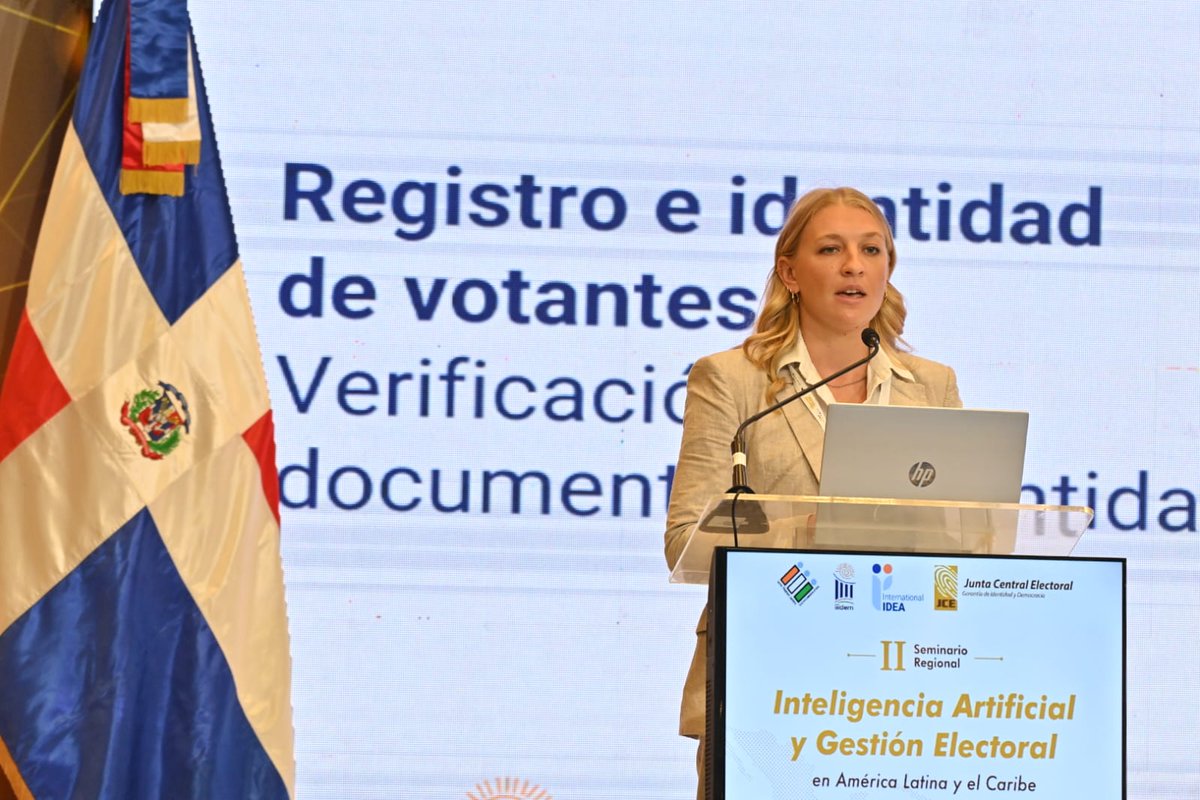 juntacentral's tweet photo. 📊 La primera sesión de trabajo del II Seminario Regional: Inteligencia Artificial y Gestión Electoral está dedicada a la presentación de los informes global y regional sobre inteligencia artificial y gobernanza electoral.

Las exposiciones están a cargo de Juliane Müller, oficial asociada del Programa de Digitalización y Democracia de IDEA Internacional, y Gustavo Gómez, director de OBSERVACOM (@Observacom) de Uruguay 🇺🇾, con la moderación de Percy Medina, de IDEA Internacional.

#SeminarioIAGestionElectoral #SeminarioIAGestionElectoralRD #JCE #IDEAIndia2026 #InteligenciaArtificial #GestiónElectoral #Democracia