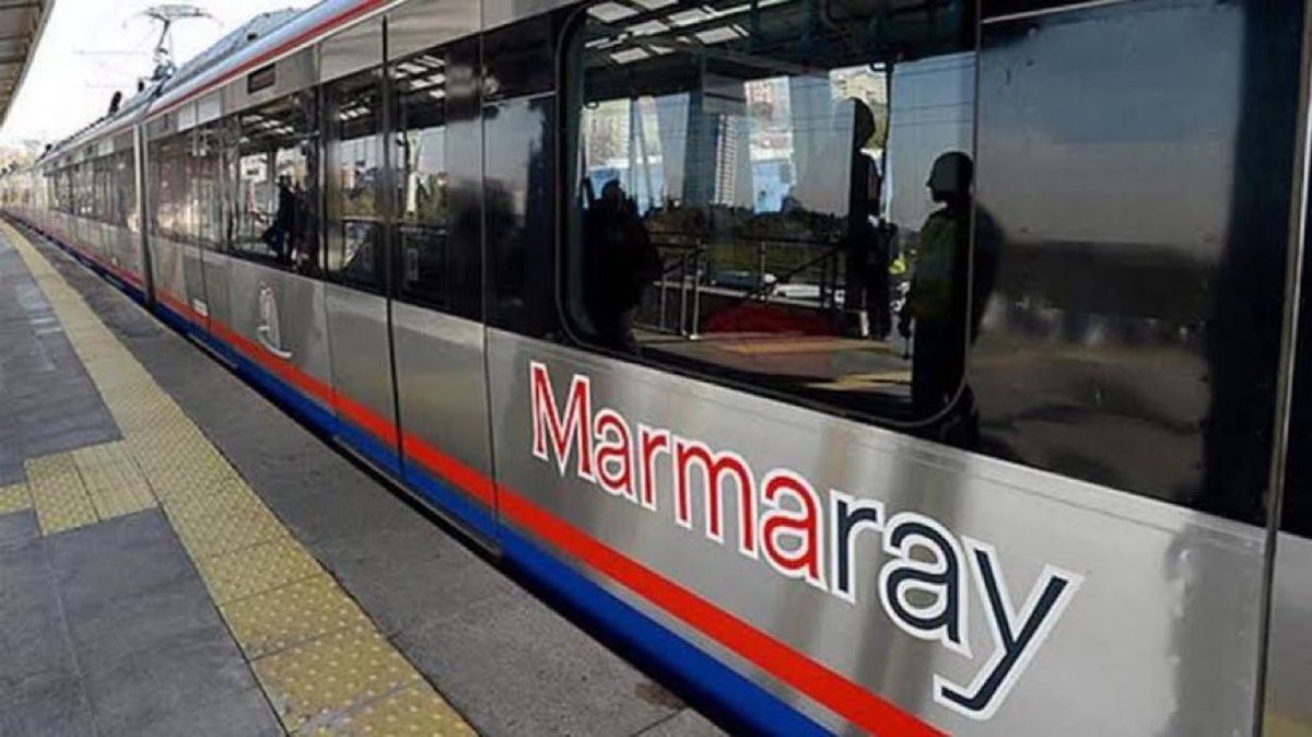GizliArsiv's tweet photo. Eğer Marmaray yapılmasaydı, bugün İstanbul trafiği çoktan kilitlenmişti.

@RTErdogan’ın 40 yıllık hayaliydi, AK Parti hayata geçirdi.

İstanbul’un yükünü çeken sessiz kahramanlardan biri Marmaray, bir vizyon işidir. https://t.co/hW77XACJbD