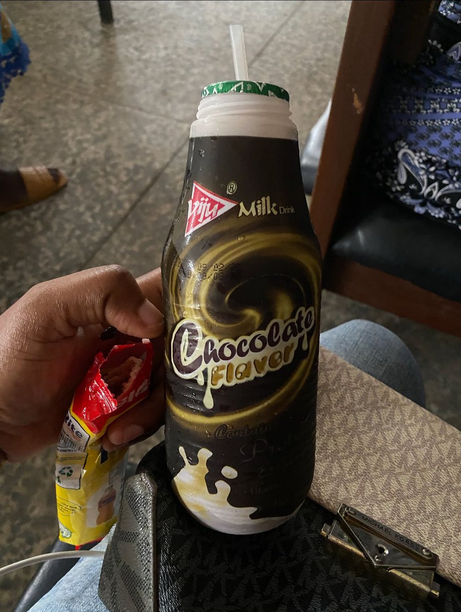 Araoluwanimi01's tweet photo. Let’s settle this???

Viju chocolate.      Or.   Nutri choco. https://t.co/aBApdnjweG