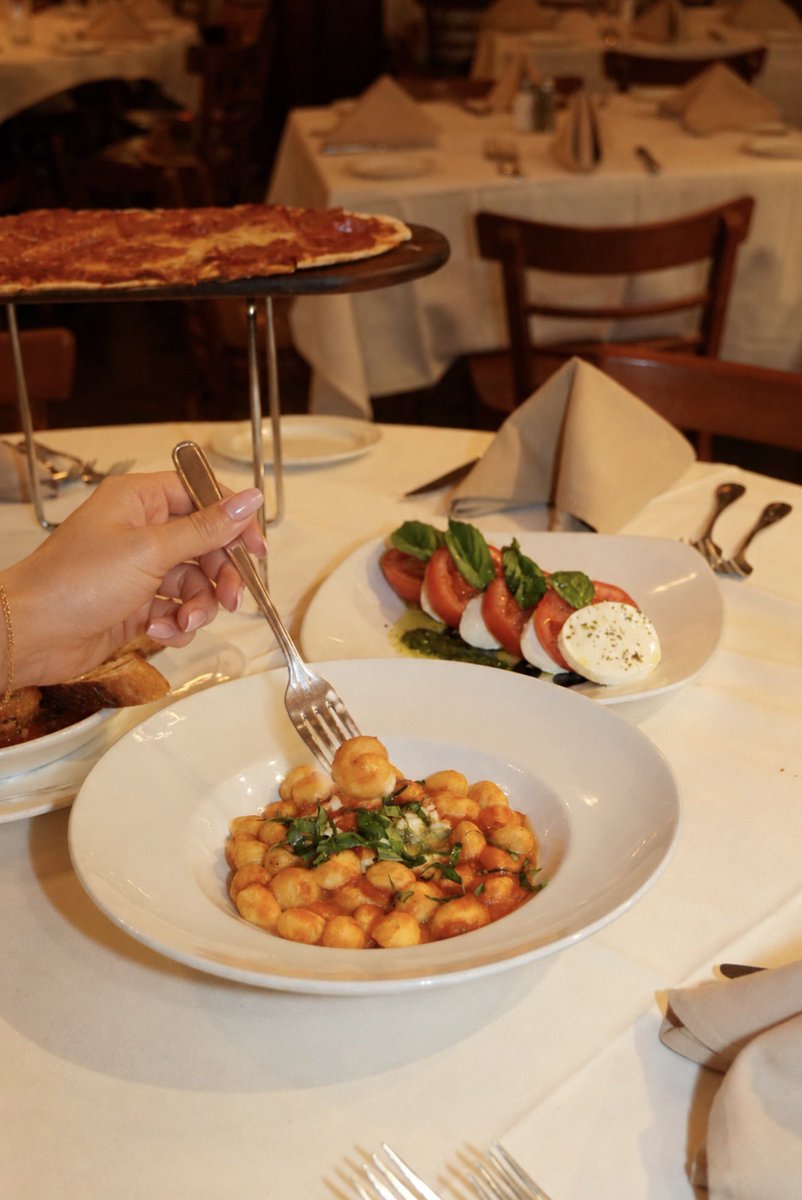 TuscanyTaylor's tweet photo. One bite in and you’ll see why this one’s a favorite. 🍝✨

#TuscanyOnTaylor #ChicagoItalian #ChicagoEats #Gnocchi #ItalianFoo https://t.co/nWXti0bD0w