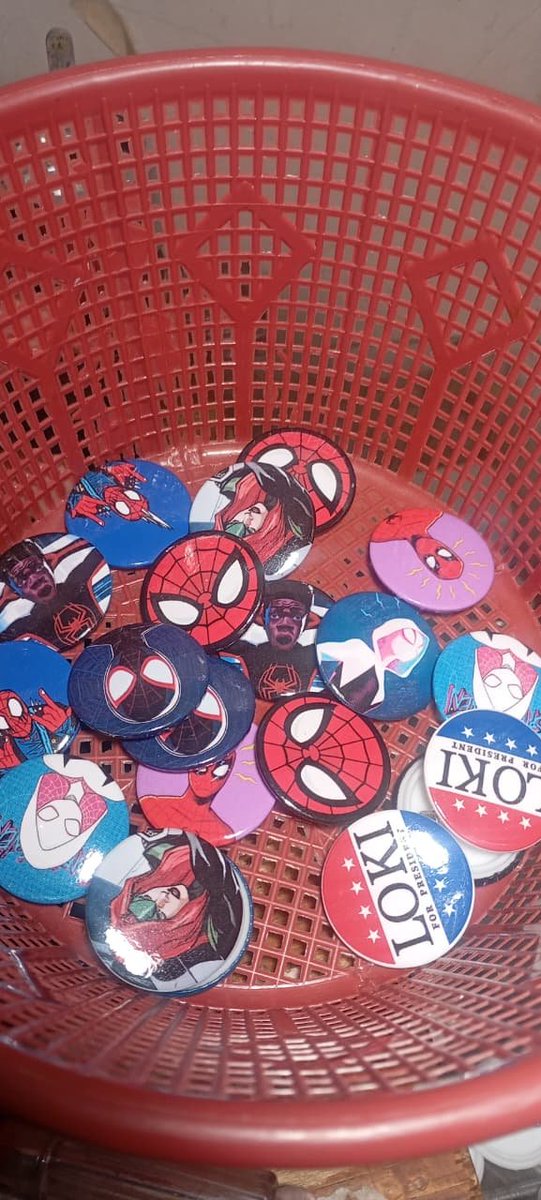 wakantda's tweet photo. Abis bagi2 freebies di margoo sisa jean grey sama spider punk gaada yang ambil masaa 🥹🥹🥹

#brandnewday #spidermanbrandnewday https://t.co/sLmn4NMgyC