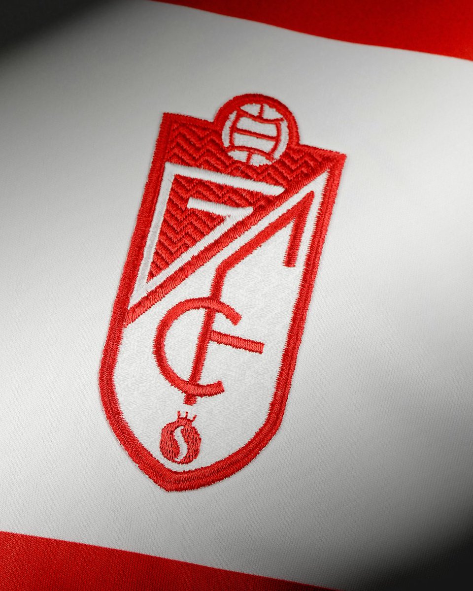 GranadaCF's tweet photo. La camiseta de nuestra gente, la que lleva el orgullo de Los Cármenes ❤️🤍