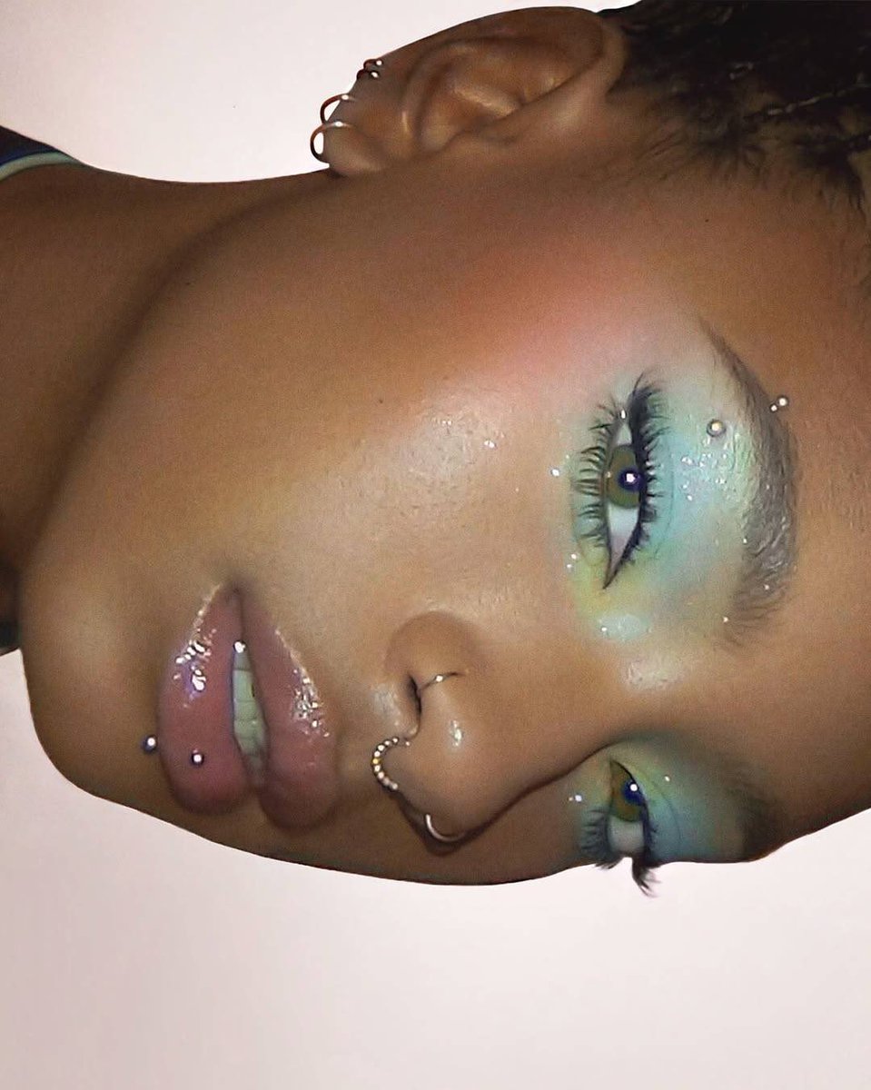 filmsbratz's tweet photo. — willow smith’s makeup looks 💄 .𖥔 ݁ ˖ִ🛸༄˖°.🩵💟 https://t.co/fqU8kn7jFA