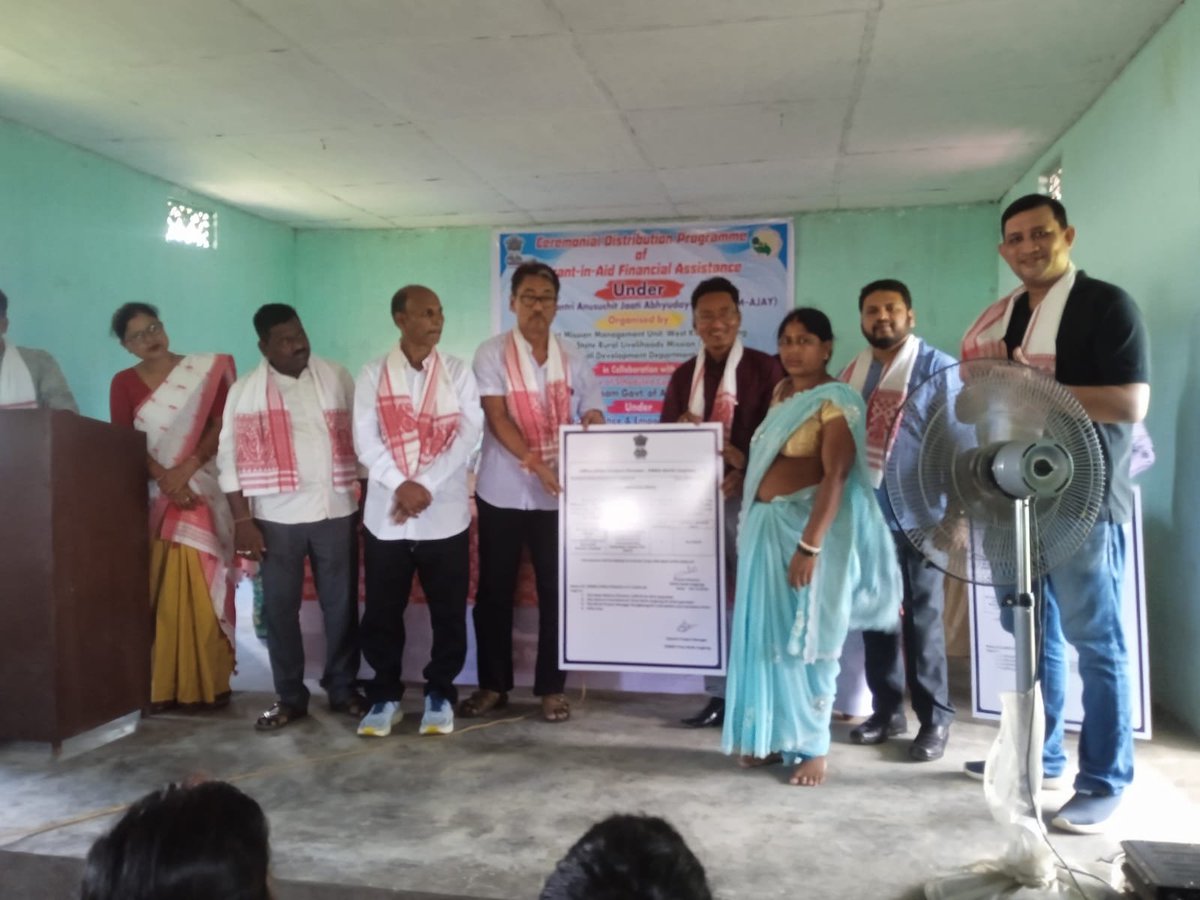 dcwestk_anglong's tweet photo. The ceremonial distribution programme of Grant-in-Aid under PMAJAY was held today at Hawaipur, West Karbi Anglong.
@CMOfficeAssam https://t.co/NBG45q4Zoj