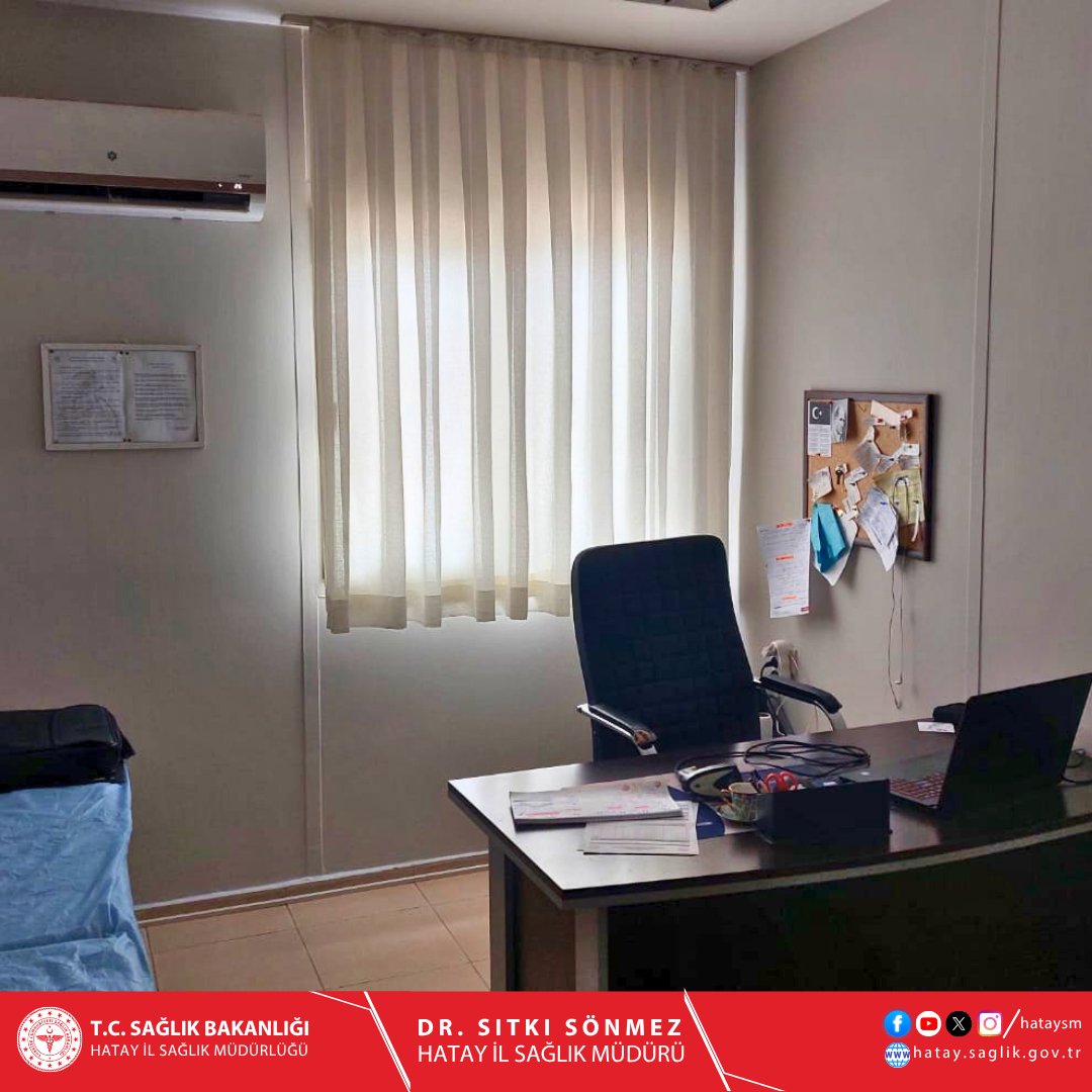 hataysm's tweet photo. Hatay İl Sağlık Müdürlüğü'nden İskenderun Ali Tekten Aile Sağlığı Merkezi'nin Yenilenmesi Hakkında Açıklama

Hatay İl Sağlık Müdürlüğü olarak, Destek Hizmetleri Başkanlığımızın koordinasyonu ve katkılarıyla sağlık tesislerimizde yürütülen fiziki iyileştirme çalışmaları tüm hızıyla devam etmektedir. Bu kapsamda, İskenderun Ali Tekten Aile Sağlığı Merkezi'nin boya, tadilat ve yenileme çalışmaları tamamlanmıştır.

Yenileme çalışmalarıyla hizmet binamızın iç ve dış alanlarında modern bir görünüm sağlanmış, fiziki düzenlemeler sayesinde aile sağlığı merkezi vatandaşlarımız için daha konforlu hale getirilmiştir. Hatay İl Sağlık Müdürlüğü, sağlık çalışanlarımızın çalışma kalitesini artırırken vatandaşlarımızın da en yüksek standartta hizmet almasını önemsemektedir.

Sağlık hizmetini konforlu şartlarda sunmak adına yatırımlarımıza ve yenileme çalışmalarımıza devam edeceğimizi belirtir, yenilenen Ali Tekten Aile Sağlığı Merkezi'nin ilçemize ve halkımıza hayırlı olmasını dileriz. Hatay İl Sağlık Müdürlüğü olarak, tüm sağlık tesislerimizde fiziki altyapıyı güçlendirme çalışmalarımızı kararlılıkla sürdüreceğimizi saygıyla duyururuz.