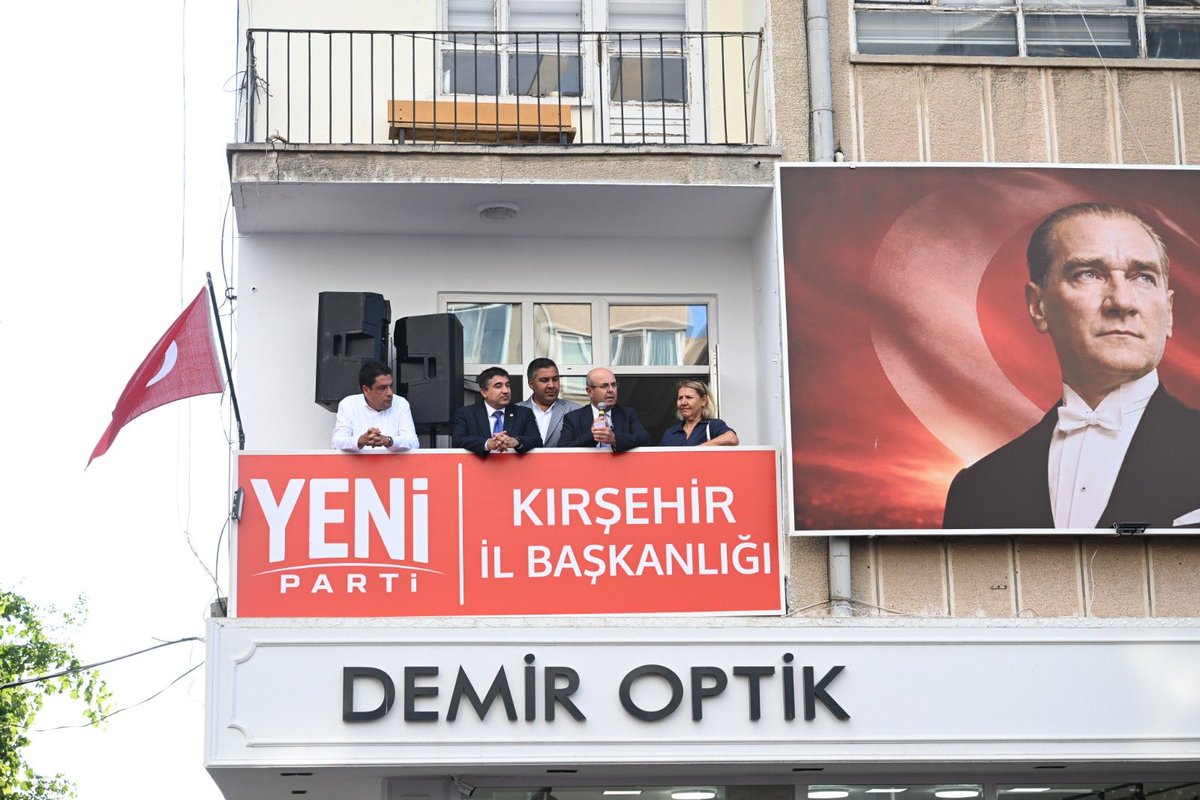 EkiciogluSlhttn's tweet photo. BU ÜLKEYİ MİLLETİMİZİN KURDUĞU PARTİYLE, YENİ PARTİ'YLE YÖNETECEK; ŞEHRİMİZE VE ÜLKEMİZE, SİYASETTEKİ SEVİYEYİ YÜKSELTEREK ÖRNEK OLACAĞIZ.

YENİ Parti Kurucular Kurulu ve Parti Meclisi Üyesi Kırşehir milletvekilimiz Metin İlhan, CHP’den istifa ederek YENİ Partiye katılan Baran Genç, Gürkan Yağmur, Hatice Koçak, İl Disiplin Kurulu Üyeleri, İl Genel Meclisi Üyeleri, Belediye Meclis Üyeleri, ilçe başkanları, gençlerimiz ve hemşehrilerimizle birlikte, YENİ Parti İl Başkanlığı’nda bir araya gelerek ortak irademizi ortaya koyduk.

YENİ Parti’nin Kırşehir’imize, ülkemize, milletimize hayırlı olmasını ve demokrasi mücadelesinde başarılı olmasını diliyorum.

#SelahattinEkicioğlu #KırşehirBelediyeBaşkanı #YENİPartiKırşehir