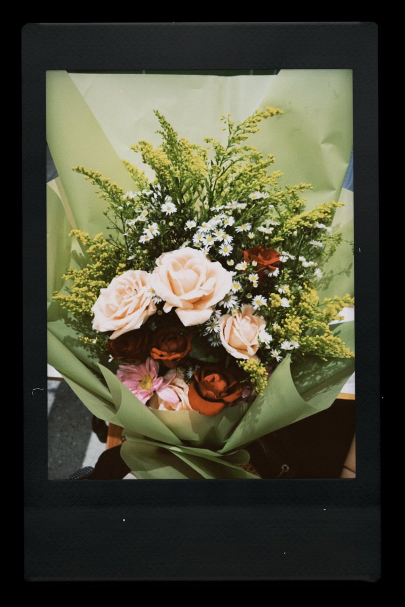 jasymofo's tweet photo. pretty flowers from lovelove 💌 https://t.co/usYhyFop1g