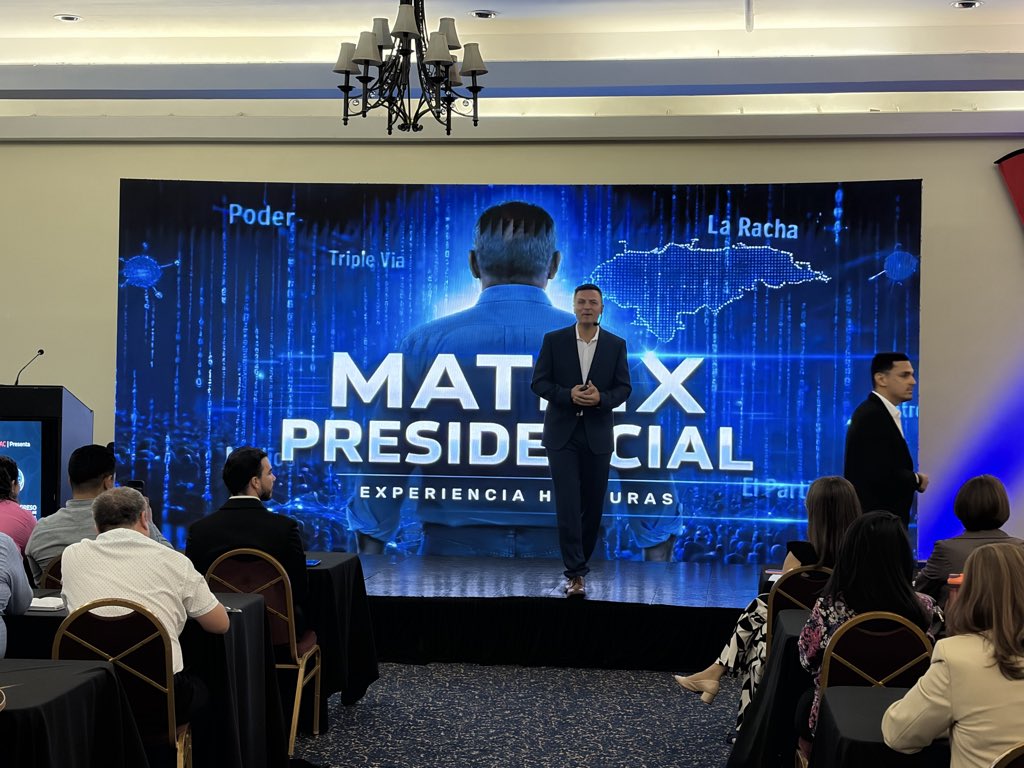 CumbreCP's tweet photo. 🎯 Día 1 #CongresoCR 

@divoskus  La Matrix Presidencial

“No usamos datos para mostrar, usamos datos para decidir”. https://t.co/GFb07Gt0c1