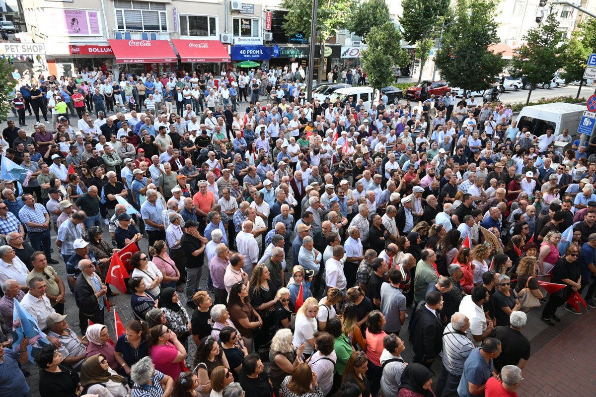 EkiciogluSlhttn's tweet photo. BU ÜLKEYİ MİLLETİMİZİN KURDUĞU PARTİYLE, YENİ PARTİ'YLE YÖNETECEK; ŞEHRİMİZE VE ÜLKEMİZE, SİYASETTEKİ SEVİYEYİ YÜKSELTEREK ÖRNEK OLACAĞIZ.

YENİ Parti Kurucular Kurulu ve Parti Meclisi Üyesi Kırşehir milletvekilimiz Metin İlhan, CHP’den istifa ederek YENİ Partiye katılan Baran Genç, Gürkan Yağmur, Hatice Koçak, İl Disiplin Kurulu Üyeleri, İl Genel Meclisi Üyeleri, Belediye Meclis Üyeleri, ilçe başkanları, gençlerimiz ve hemşehrilerimizle birlikte, YENİ Parti İl Başkanlığı’nda bir araya gelerek ortak irademizi ortaya koyduk.

YENİ Parti’nin Kırşehir’imize, ülkemize, milletimize hayırlı olmasını ve demokrasi mücadelesinde başarılı olmasını diliyorum.

#SelahattinEkicioğlu #KırşehirBelediyeBaşkanı #YENİPartiKırşehir