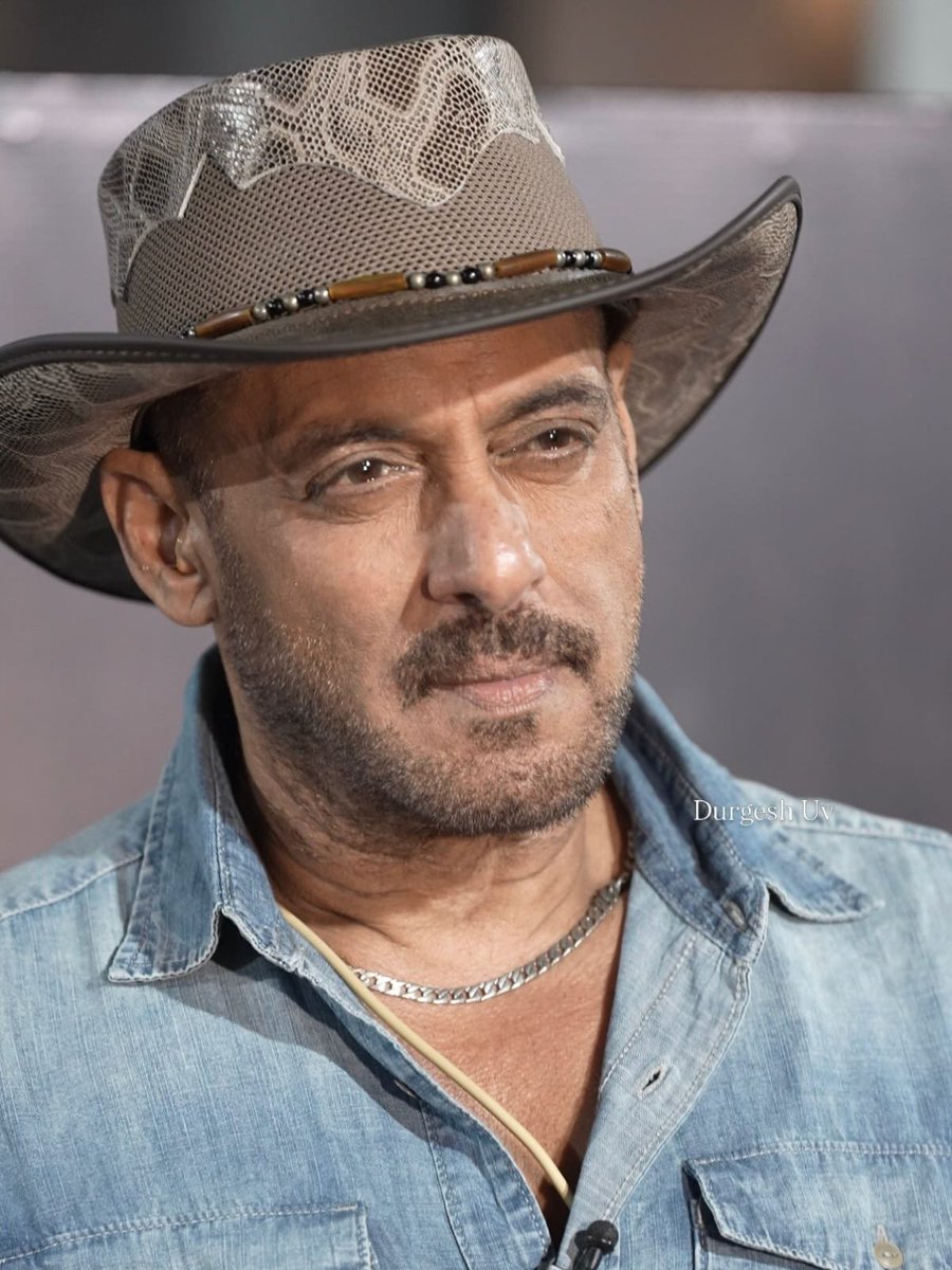 SalluArabFC's tweet photo. AFTER EVERY APPEARANCE OF SALMAN KHAN I JUST GOT GOOSEBUMPS FROM WHAT WE WILL SEE IN #SVC63 FIRST LOOK!! 🥵🥶🧨

SALMAN KHAN IN MASSY AVATAR AFTER VERY LONG TIME! BACK IN SHAPE AGAIN! NEW LOOK!!! SERIOUSLY YOU'RE NOT READY FOR THIS GUYS!!! 🔥🤯

#SalmanKhan https://t.co/gpYIL6BRtT