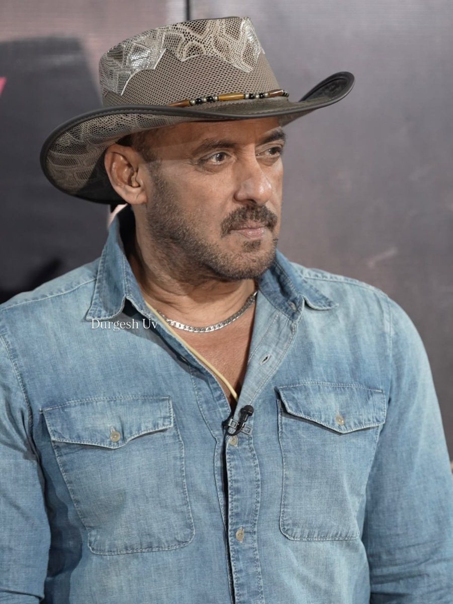 SalluArabFC's tweet photo. AFTER EVERY APPEARANCE OF SALMAN KHAN I JUST GOT GOOSEBUMPS FROM WHAT WE WILL SEE IN #SVC63 FIRST LOOK!! 🥵🥶🧨

SALMAN KHAN IN MASSY AVATAR AFTER VERY LONG TIME! BACK IN SHAPE AGAIN! NEW LOOK!!! SERIOUSLY YOU'RE NOT READY FOR THIS GUYS!!! 🔥🤯

#SalmanKhan https://t.co/gpYIL6BRtT