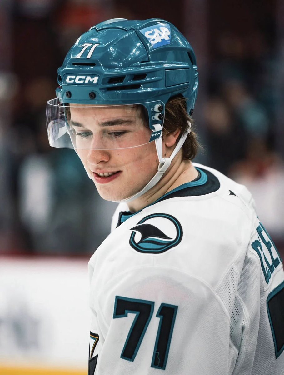 dailycellybrini's tweet photo. macklin is a shark for life!!! https://t.co/50sNc6u8FJ