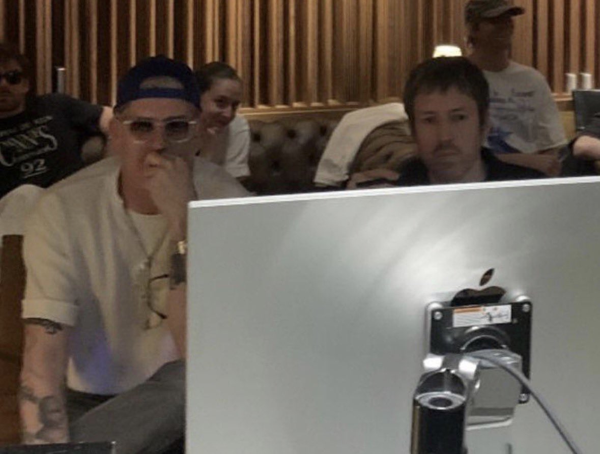 Skyberspace12's tweet photo. They were in the studio together only a few weeks ago… https://t.co/hmFzg4M10j