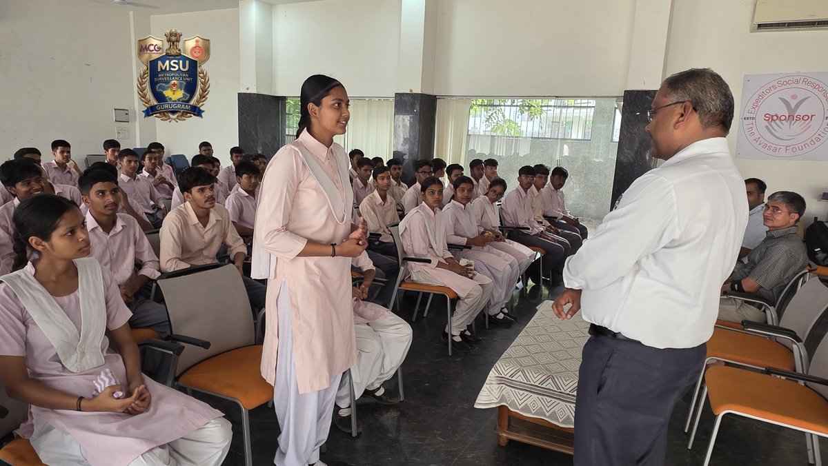 gurugrammsu's tweet photo. Awareness begins in the classroom. Protection reaches every home. 

MSU empowered students at Government Model Sanskriti Senior Secondary School, Sector-43, Gurugram with awareness on Vector-Borne Diseases, Rabies &amp; Typhoid.
#HealthyGurugram
@MunCorpGurugram @NCDCMoHFW https://t.co/b7nCbfY2A9