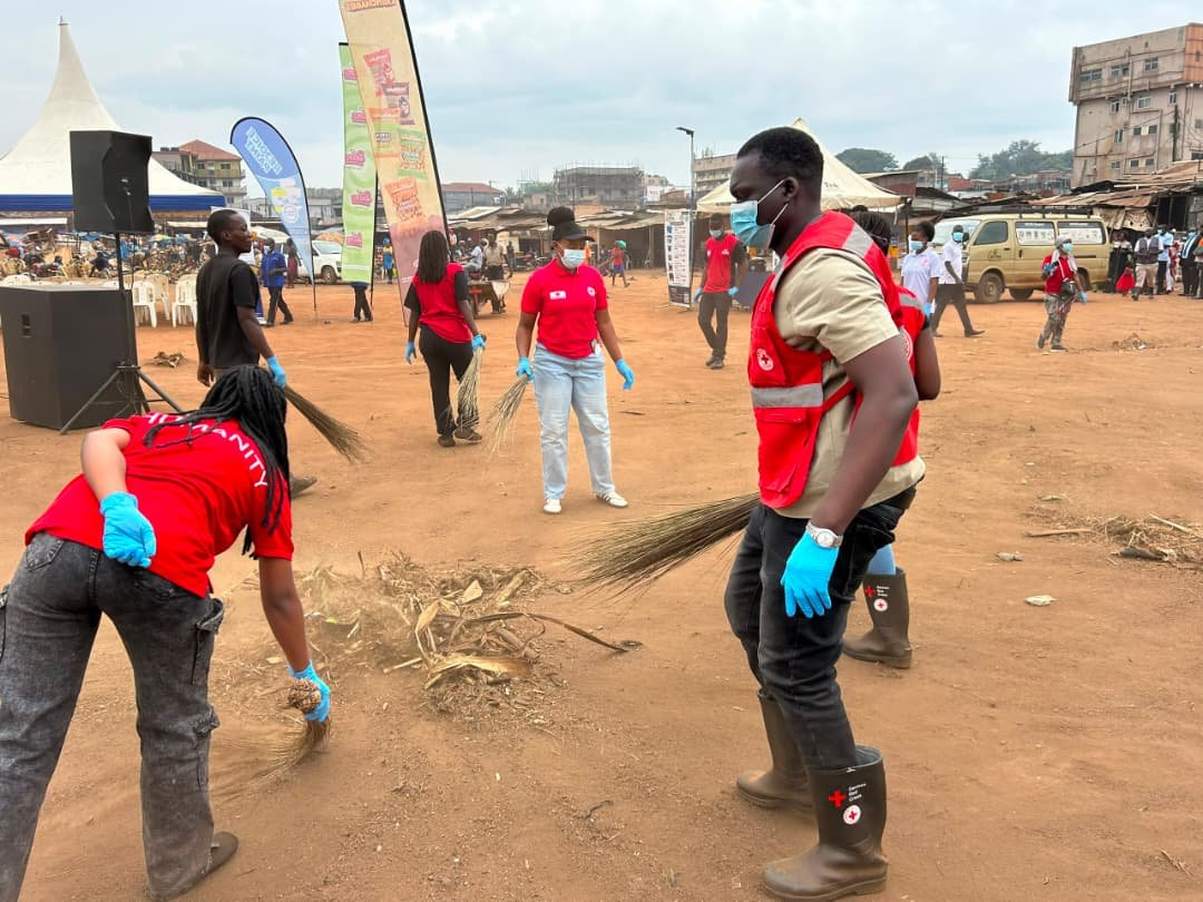 UgandaRedCross's tweet photo. Today, we proudly participated in the community clean-up exercise in Katwe ahead of the 33rd Coronation Anniversary celebrations of the Kabaka of Buganda Kingdom.

The exercise reflects our commitment to promoting healthy, clean and resilient communities through volunteerism, collective action and Culture. 
We continue to champion environmental stewardship and community well-being as we prepare to celebrate this important cultural milestone along side our partner @BugandaKingdom_

#Amatikkira33 
#Amatikkira2026