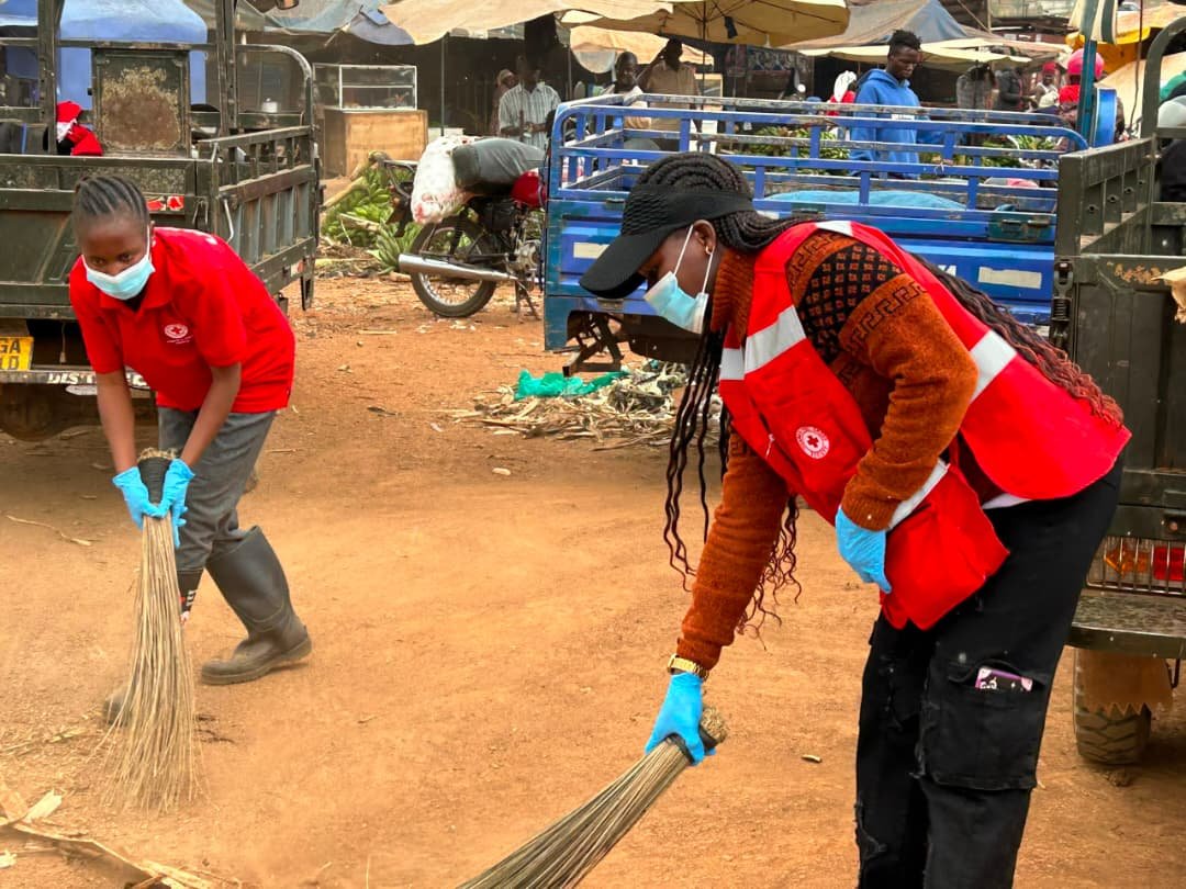 UgandaRedCross's tweet photo. Today, we proudly participated in the community clean-up exercise in Katwe ahead of the 33rd Coronation Anniversary celebrations of the Kabaka of Buganda Kingdom.

The exercise reflects our commitment to promoting healthy, clean and resilient communities through volunteerism, collective action and Culture. 
We continue to champion environmental stewardship and community well-being as we prepare to celebrate this important cultural milestone along side our partner @BugandaKingdom_

#Amatikkira33 
#Amatikkira2026