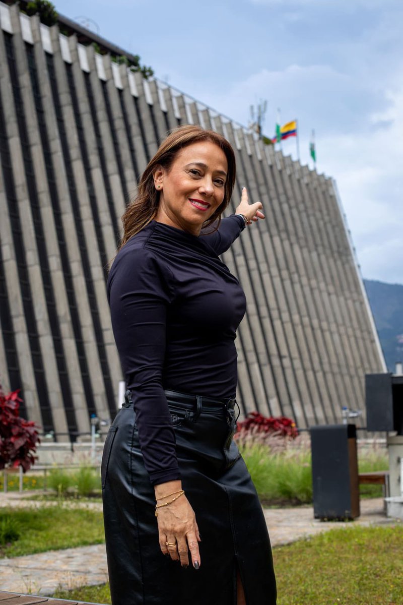 claudiacarrasq's tweet photo. Medellín Segura 💙🌆 https://t.co/fxnZjS0zXr