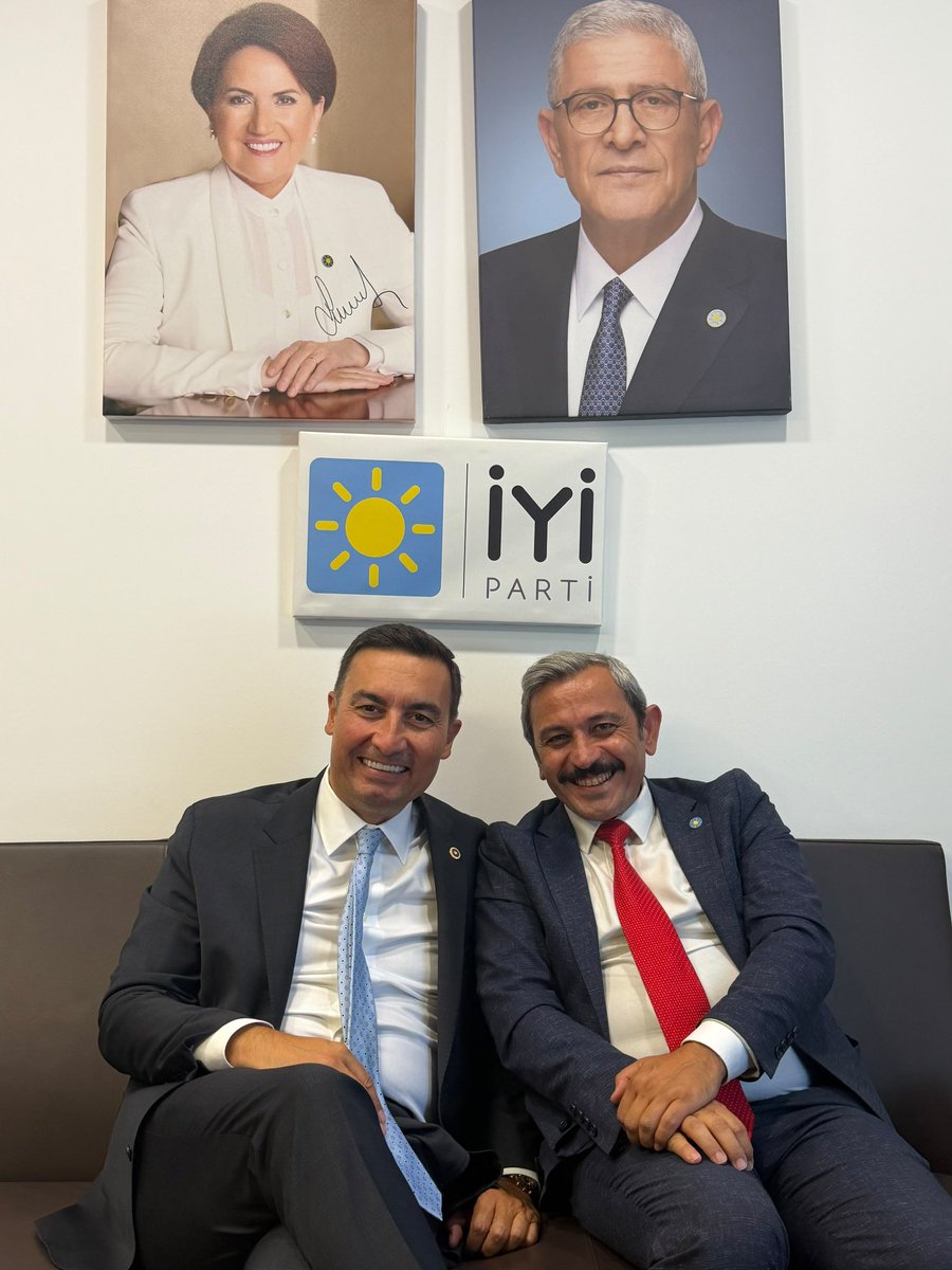 Akburak's tweet photo. Siyaseten Harakiri yapmak istiyorum dedi fotoğraf çektirelim dedim 😎😀 https://t.co/PuX2Qsle30