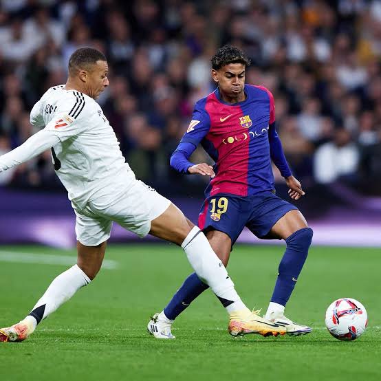 newreyreal2's tweet photo. Barcelona vs Real Madrid h2h stats 

Wins:
Barcelona: 106 
Real Madrid: 106

Trophies:
Barcelona: 107
Real Madrid: 106

Ballon Dor winners:
Barcelona: 12
Real Madrid: 12 

When you remove from the Franco era, Real Madrid get completely wiped 😂

Cant wait until we wipe them off next season