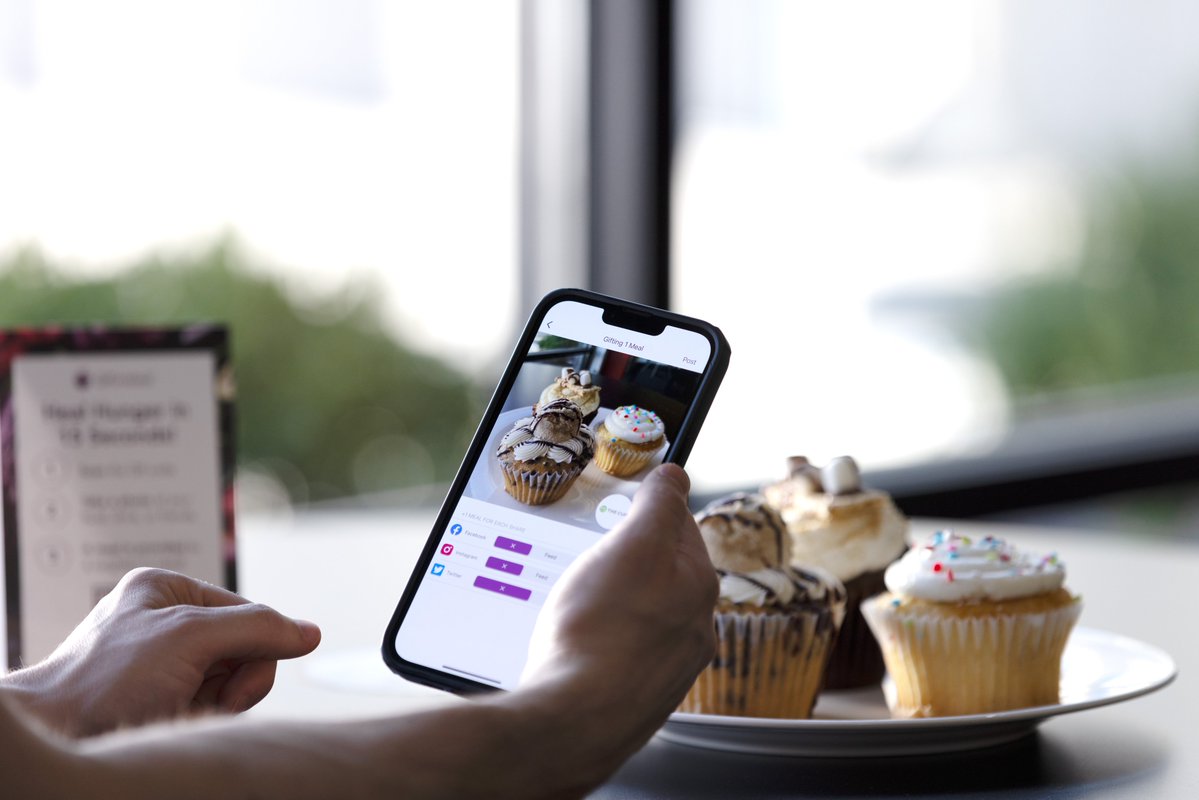swipe_savvy's tweet photo. Reward your best guests while making an impact. 📸 Target your top spenders using Swipe Savvy and trigger custom GiftAMeal photo donation promos. https://t.co/xSyPrWZ1Zv #UGC #SocialImpact #SwipeSavvy #GiftAMeal https://t.co/mMxRLL3lEJ