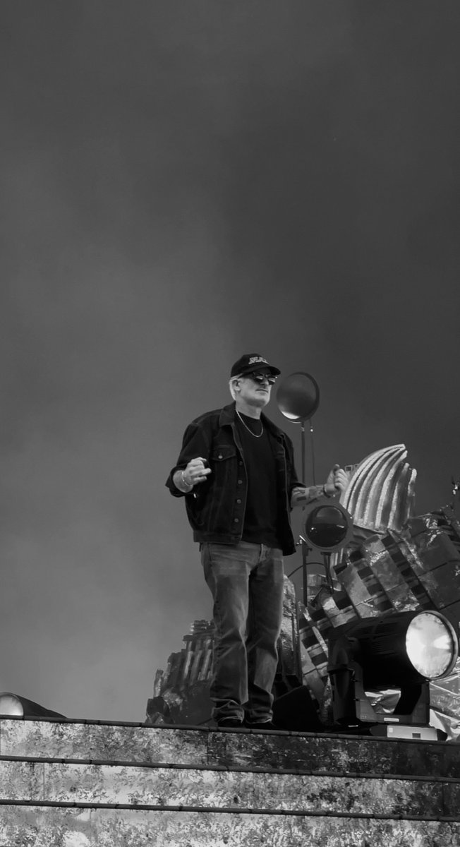 NoiseNationn's tweet photo. C’est avec une grande tristesse que nous avons appris le décès brutal du DJ français et producteur Kavinsky à l’âge de 50 ans. 

Un monument de la musique électronique qui aura profondément marqué plusieurs générations.

Qu’il repose en paix. 🕊️ https://t.co/vhU4dc1N16