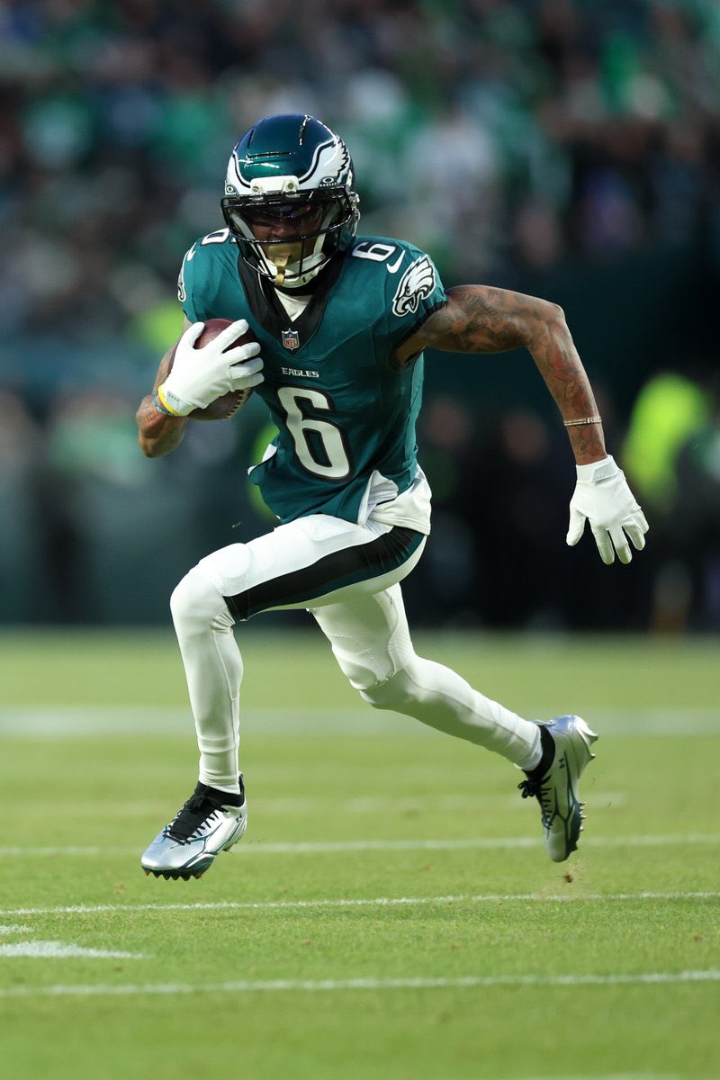 _EagleTimes's tweet photo. Madden 27 WR ratings just dropped and Devonta Smith is a top-8 WR in football.

1. Ja’Marr Chase — 99
2. JSN — 99
3. Puka — 98
4. Amon-Ra — 95
5. Justin Jefferson — 94 
6. CeeDee — 93
7. Drake London — 92
8. Devonta Smith — 92
9. McLaurin — 91
10. Mike Evans — 91

Notice who’s not on the list, Philly.