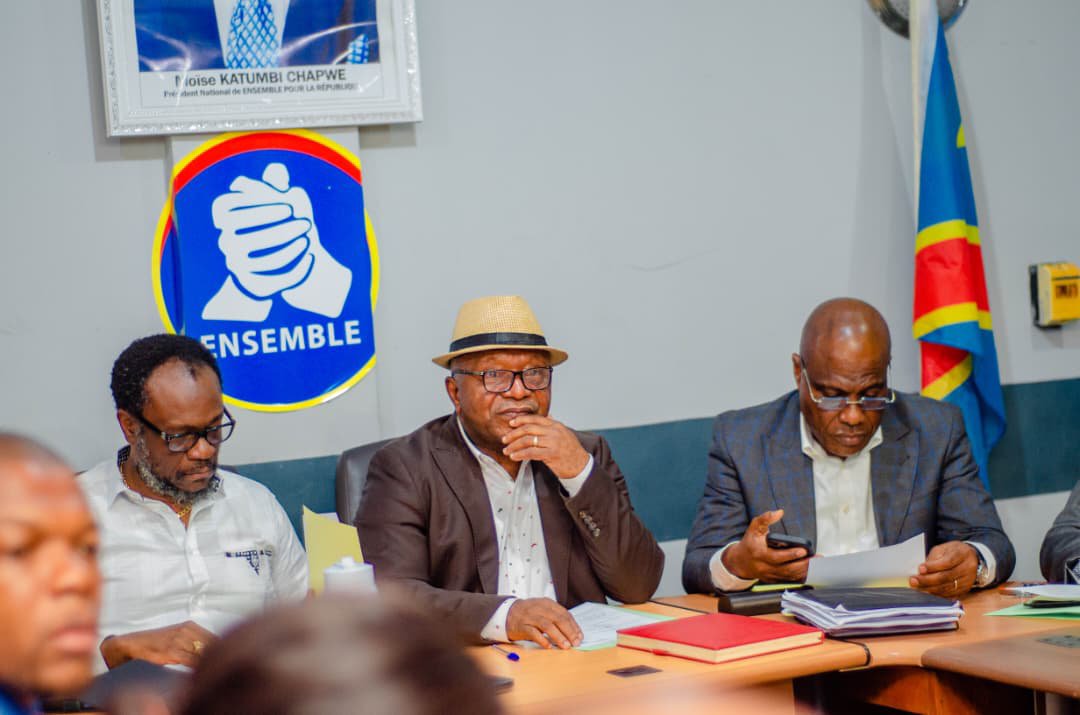 JohnnyKanzenga's tweet photo. 🔴 EN DIRECT DU SIÈGE D'ENSEMBLE POUR LA RÉPUBLIQUE

Le Président Fayulu prend part à une réunion stratégique convoquée par la Coalition Article 64 .

Cette rencontre intervient au lendemain de la décision controversée de la Cour constitutionnelle. https://t.co/uWCWccVo6U