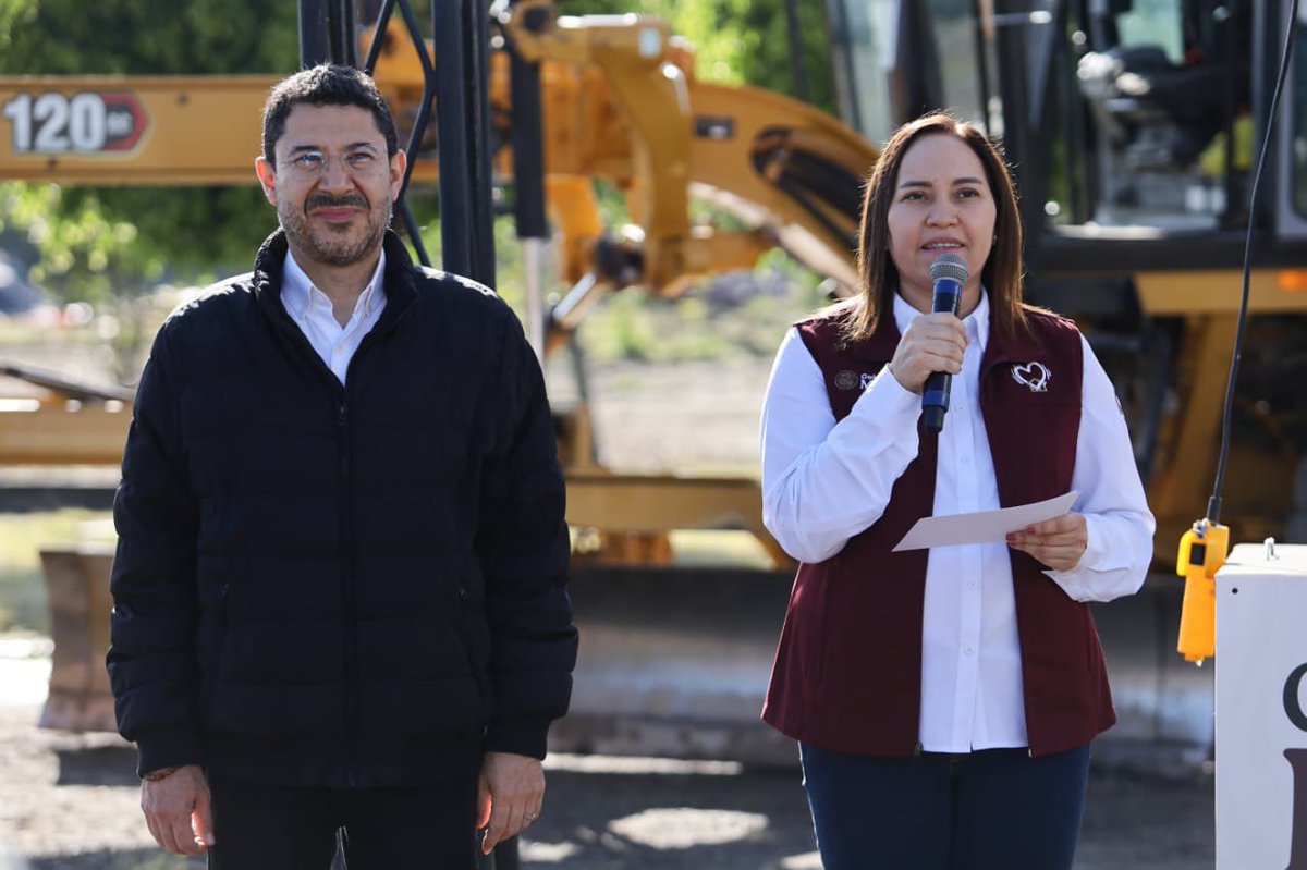 jabnelym's tweet photo. Hoy comenzamos a construir una nueva etapa para el @FOVISSSTEmx . 🧱

Volvemos a construir vivienda social para quienes sirven a México: 100 mil viviendas para 100 mil familias.

Con el impulso de nuestra Presidenta @Claudiashein , comenzamos una nueva historia de bienestar, tranquilidad y porvenir.