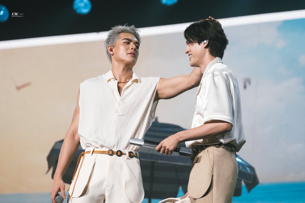 promisedamoon's tweet photo. 🐻🐧🤍

#JossGawin #จอสกวิน
#JossGawinConcert https://t.co/cSJJDLtI7Q