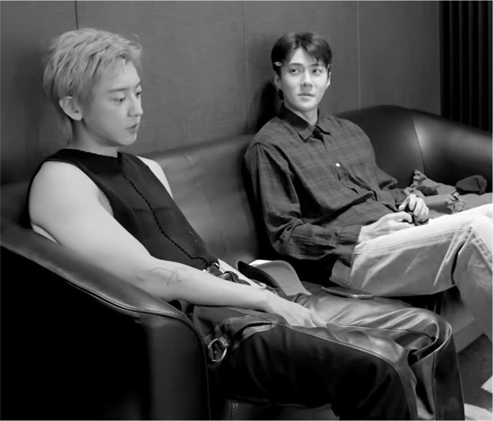 exolclub_ tweet picture