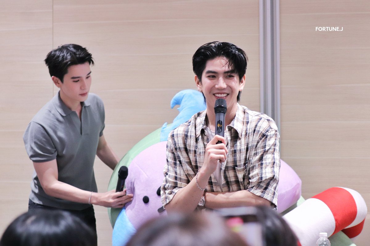 FORTUNEn__'s tweet photo. คิดถึมบ้านนี้ม๊ากมากง่าาาา ฮื้อออออ
💜🩵💚

#jimmyyjp
#sea_tawinan
#AVOCEAN https://t.co/D8a80ZdNuz