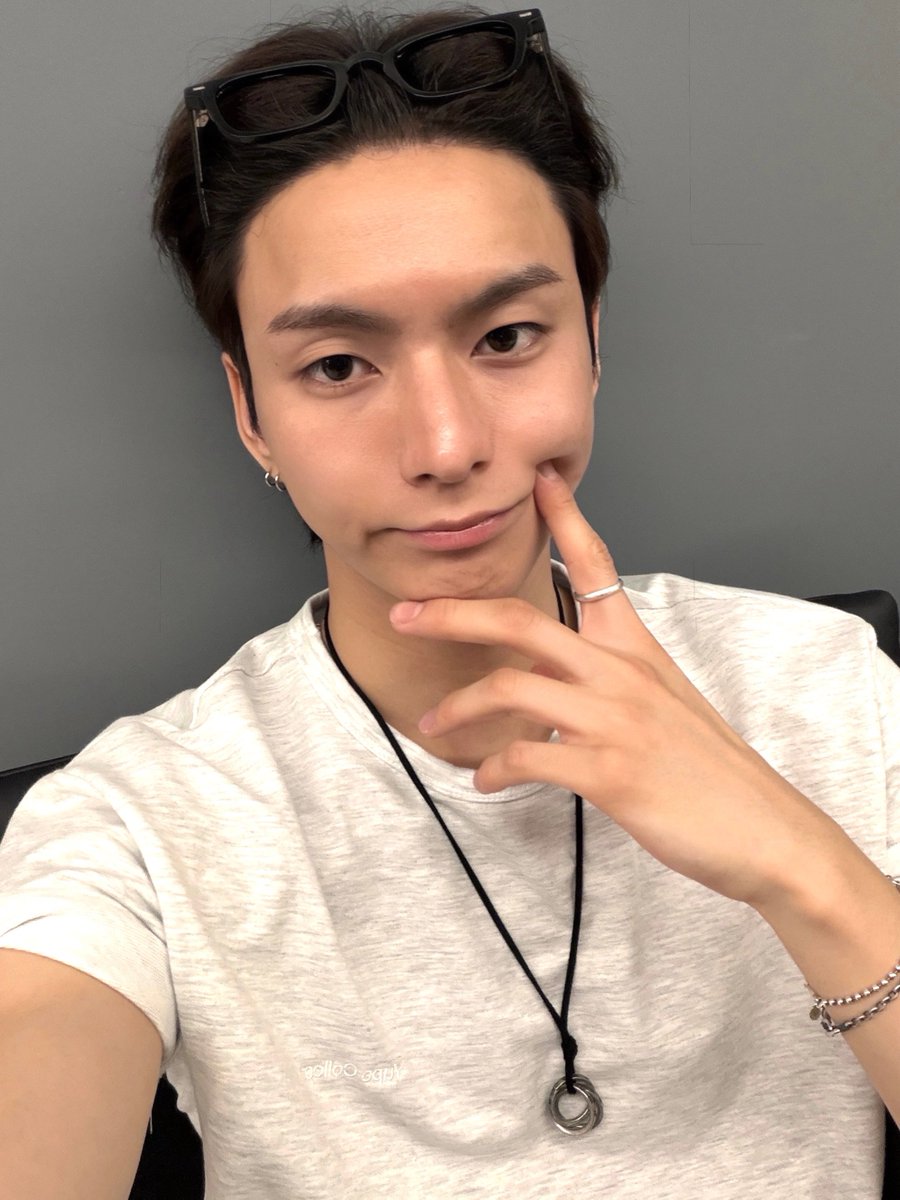 odebbl's tweet photo. 💌 260729 10:50 PM

📸📸
🦊 it's almost 11 pm already https://t.co/dNifeNWFkR