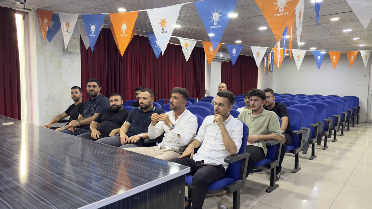 akgencliksiirt's tweet photo. 📍 Kurtalan

İl Gençlik Kolları Başkan Vekilimiz Sn. @musti_yldz başkanlığında, Kurtalan İlçe Gençlik Kolları Başkanımız Sn. Harun Pekedis’in katılımıyla İlçe Gençlik Kolları Yönetim Kurulu Toplantımızı gerçekleştirdik.

Toplantımızın hayırlara vesile olmasını diliyoruz. https://t.co/MilgeYiAvD