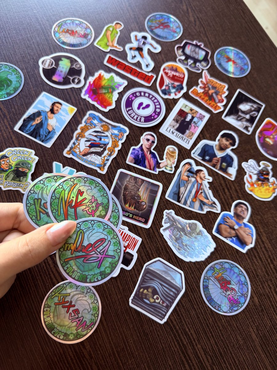 Aguskoskenkorva's tweet photo. Vuelvo a aparecer por acá, solo para mostrar que seguimos haciendo stickers! 🥰 y de absolutamente todo 😎. Todos los videojuegos, todos los majors/katowice, futbol, música y más 🙂‍↔️

https://t.co/w9FD944104 🌈 https://t.co/UJ4eBl8ft2